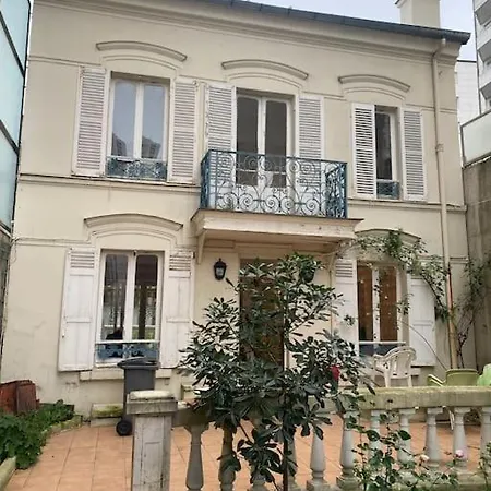 펜션 Maison Ancienne A Cote Des Champs Elysees *