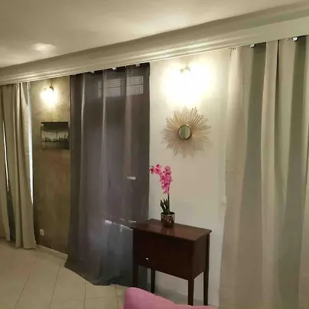 펜션 Maison Ancienne A Cote Des Champs Elysees *