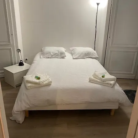 Maison Ancienne A Cote Des Champs Elysees